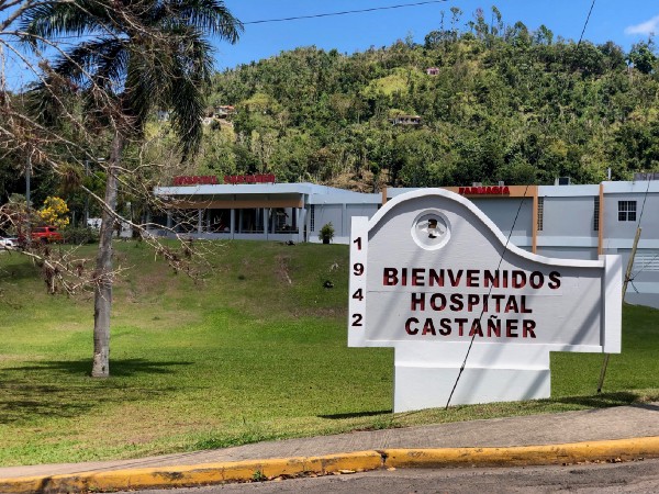 A sign reading Bienvenidos Hospital Castañer