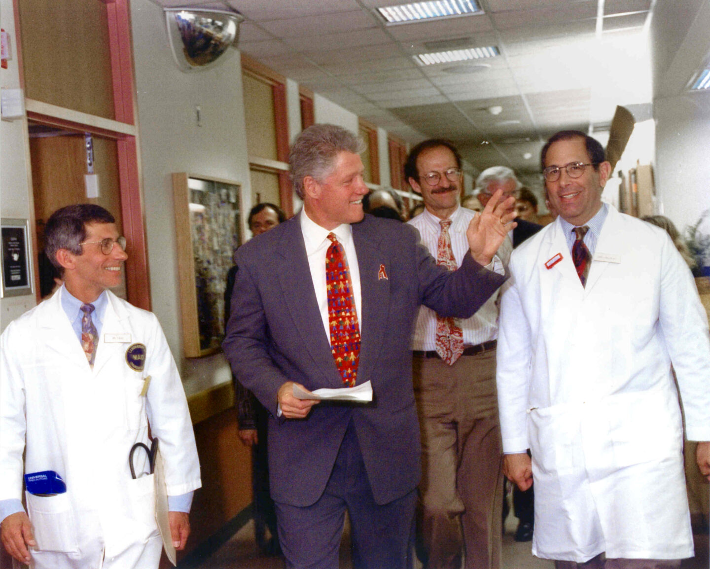 President Clinton, Anthony Fauci, and John Gallin walk through the NIH Clinical Center