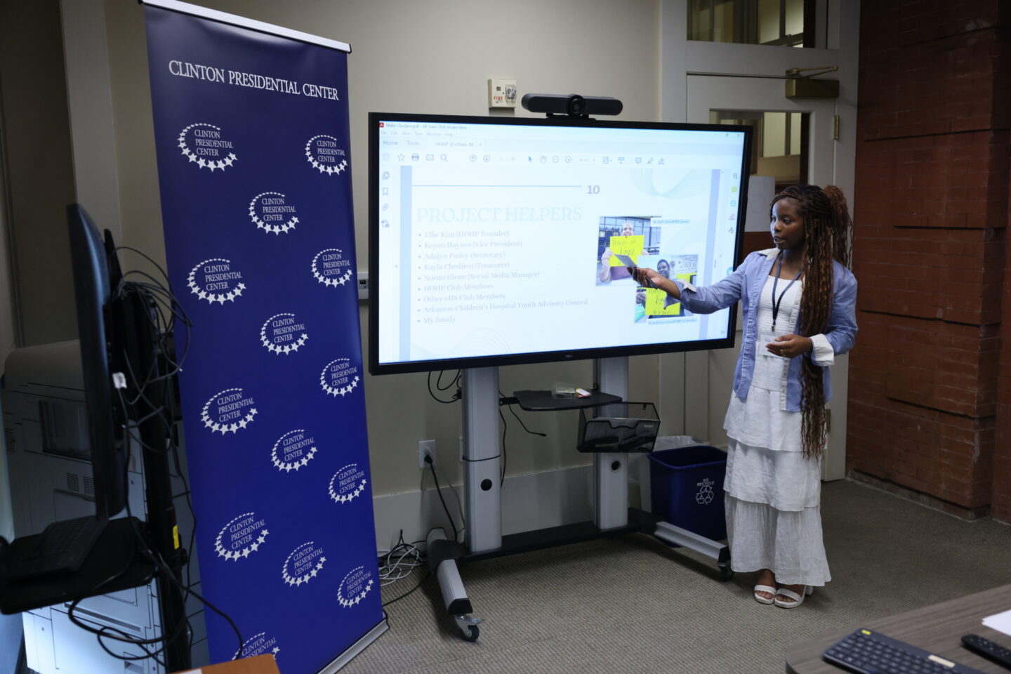 Student leader at the Clinton Center presenting their service project